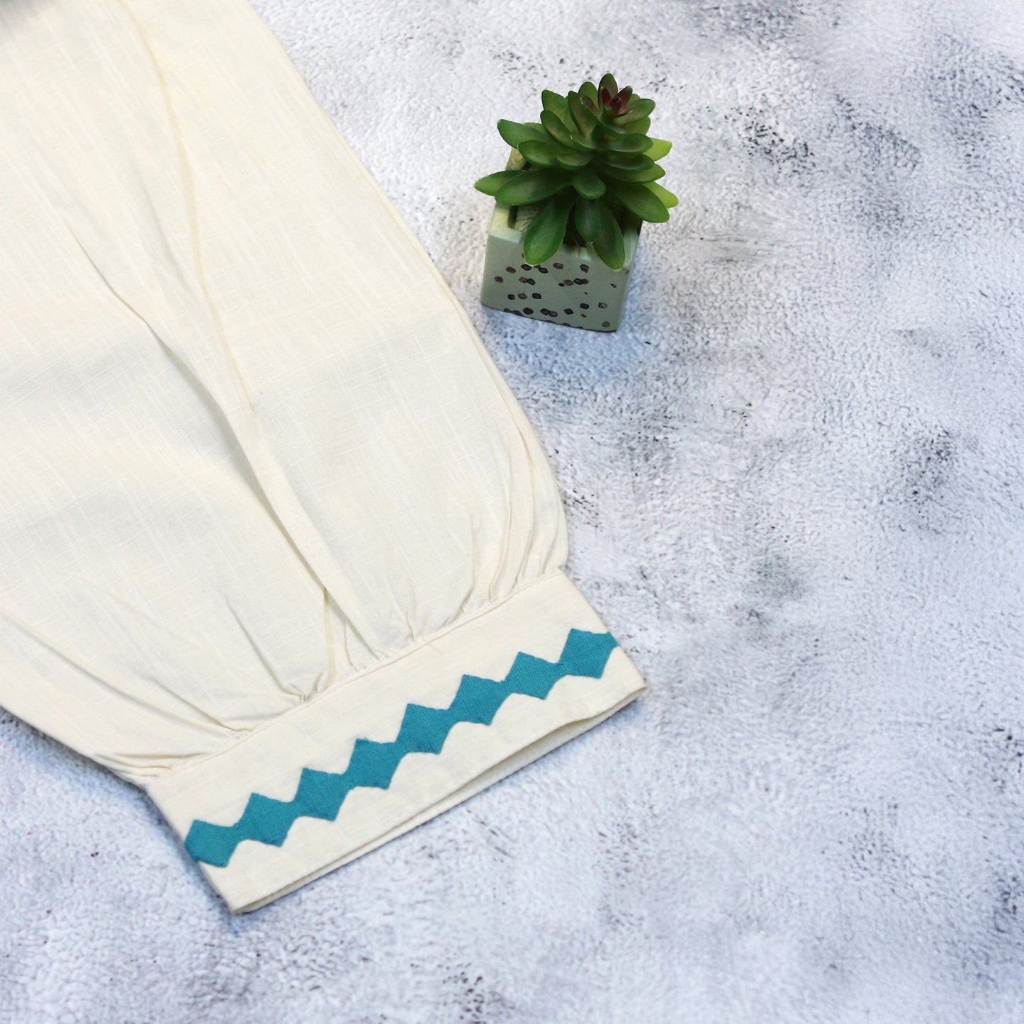 Rivaayat Pintuck Kurta - White
