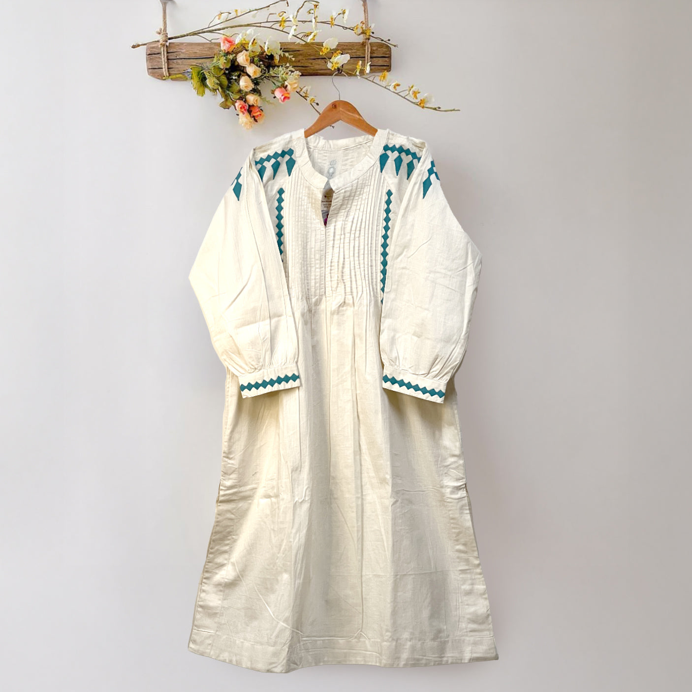 Rivaayat Pintuck Kurta - White
