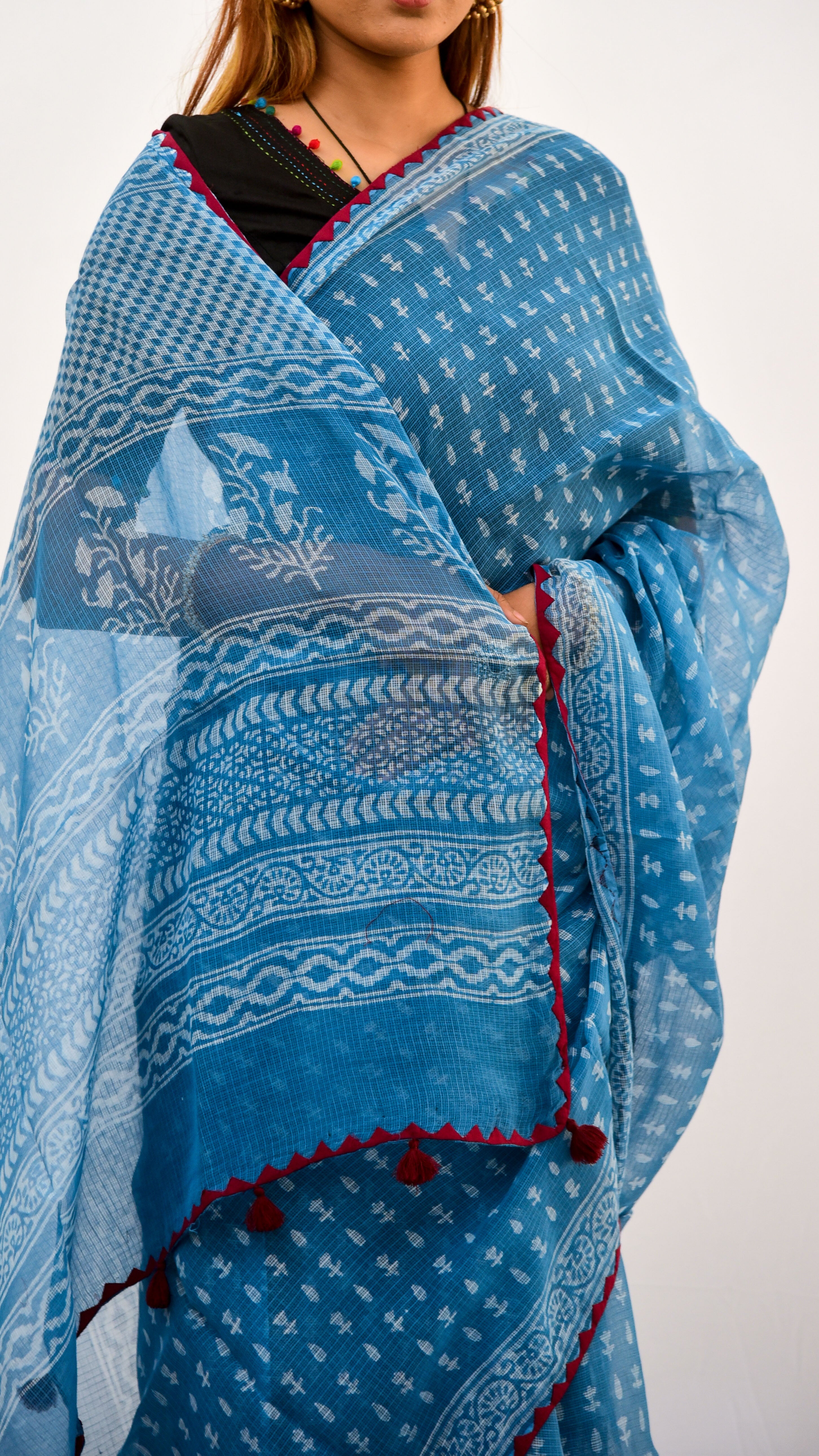 Tanka Embroidery Saree With Tassles On Pallu
