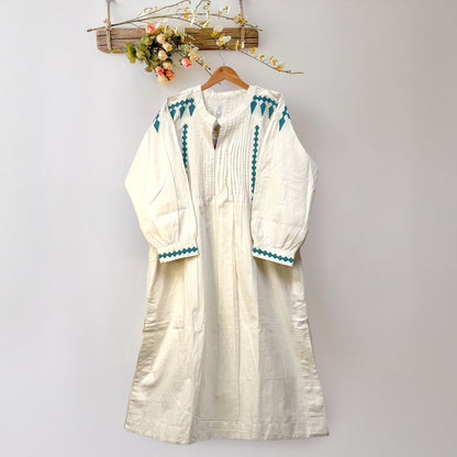 Rivaayat Pintuck Kurta - White