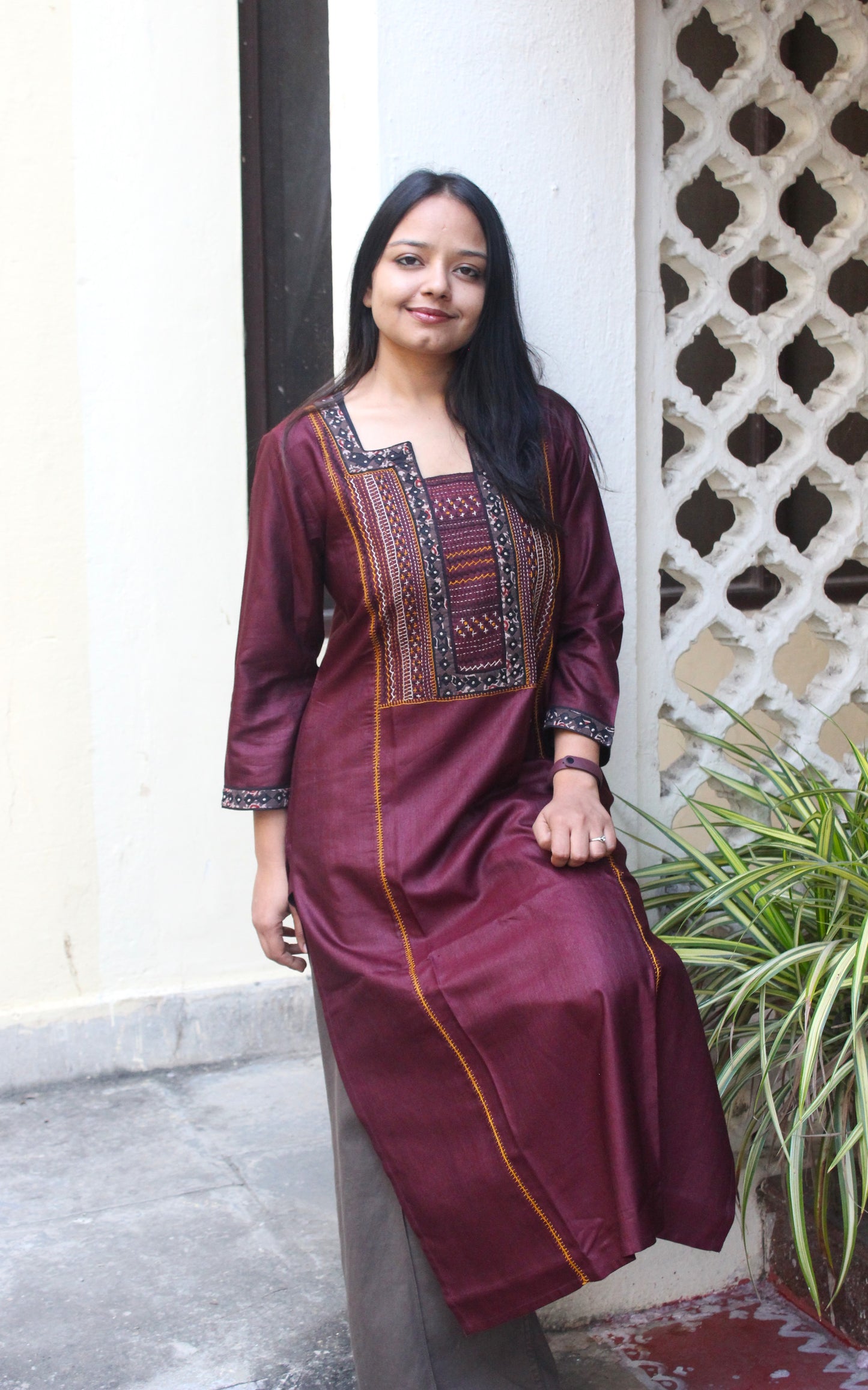 Nayab Kala Kurta