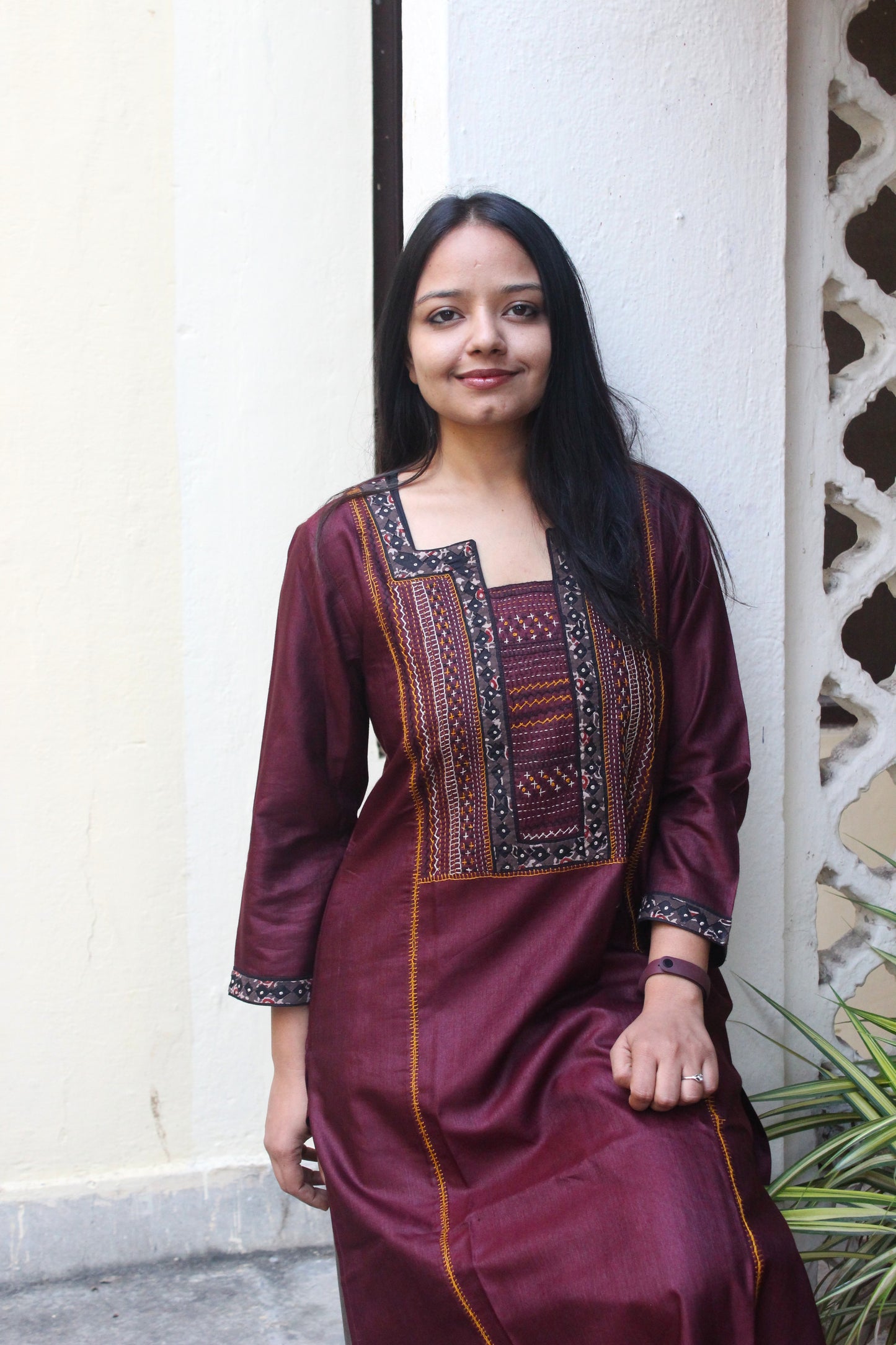 Nayab Kala Kurta