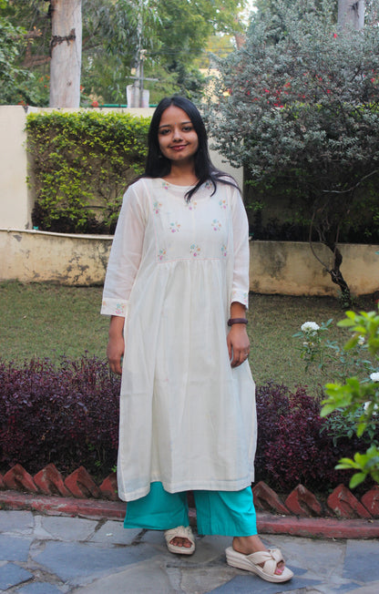 Shwet Saumya Kurta