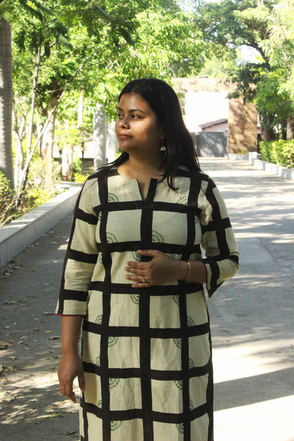 Taana Checks Kurta