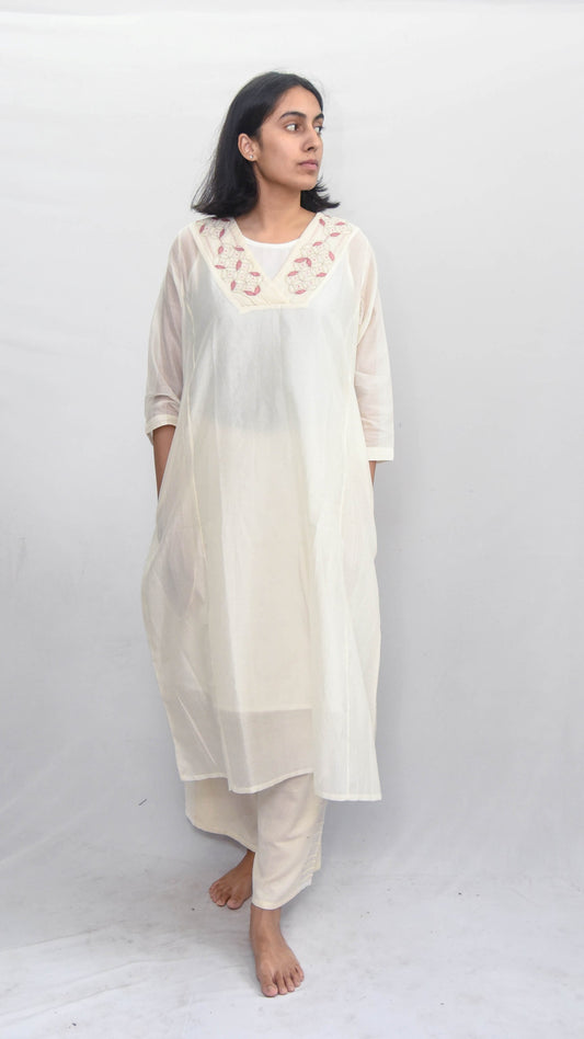 Sadhna 'Aachho'white applique and tank work kurta . VKUSIKA22-103