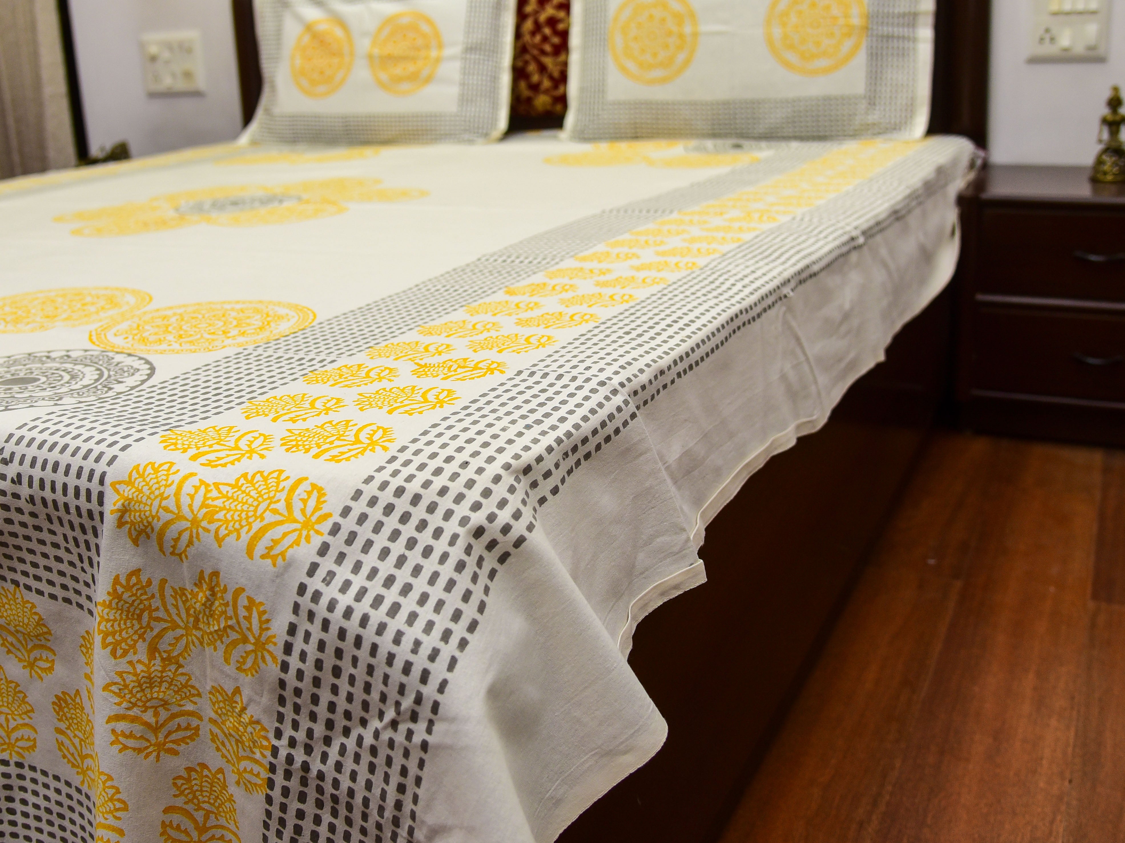 Yellow Printed Double Bedsheet With Pillow Covers